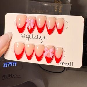 Press On Nails 
(Already made & Custom)